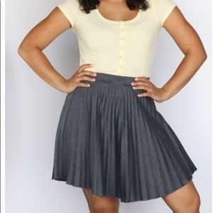 Grey pleated skirt